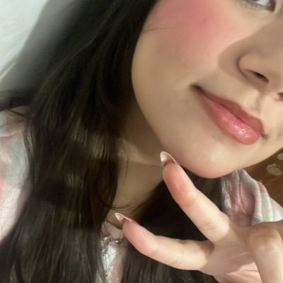 beakronitt's profile picture. eu 🫶🏻 tempestade em copo d'água