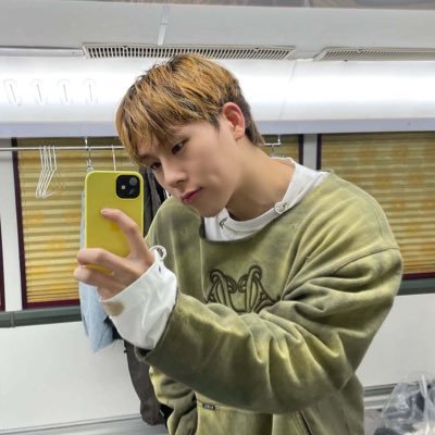 eeeooooonnn's profile picture. 