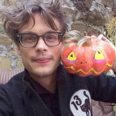 i love you matthew gray gubler ✿ dcu ✿ cw: the crown s3 ✿ mullet spencer & glasses mulder’s owner ⋆ ralvez & hotchreid’s president ⋆ msr enjoyer :3