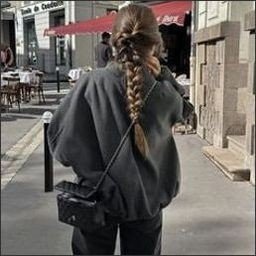 gp3y8zlyoe27119's profile picture. love, laughter, and light！