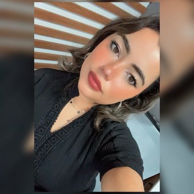 Seninle övünürüm, senin gölgende hürüm.🇹🇷