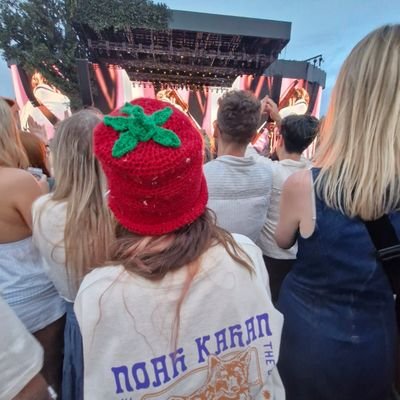 thegoodwxtch's profile picture. I miss the old ways, you didn't have to change