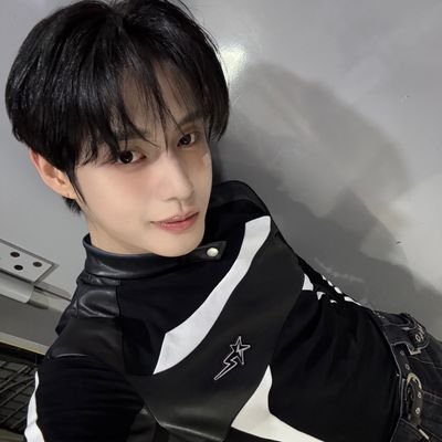 multfan | mainly bout @ZB1_official and @TXT_bighit
support, love, stan zb1 & txt.