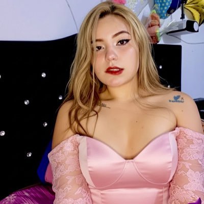 Modelo y actriz latina. Apasionada por cine, fotografía y fitness. Creo contenido XXX artístico y sensual, fusionando erotismo y elegancia en cada proyecto.