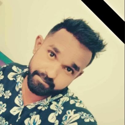 🌿නුවර වැව රවුමේ
හිරිකඩ පිපෙන හීතලේ
පොඩි කුඩෙන් වැසි ගියා
මගේ ප්රථම ආදරේ......
නුඹ රජ විලා මා සිත් අරණේ
කුමරිය වුවා සරසවි සෙවණේ
දෙසිතට එක ලෙස නුඹ පෙම් කෙරුවේ.