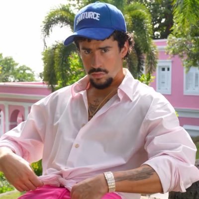 Fan account / Tu mejor fuente en las noticias más recientes de Bad Bunny.