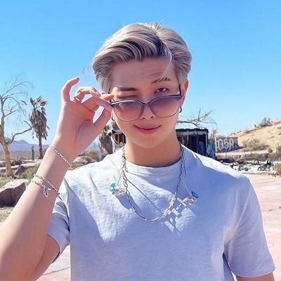 super bangtan loving hours always open.
poly bangtan enthusiast. thgll/tgmnd/chuuya bsd/cherry sk8/orv/tgswiiwagaa/polytrix.