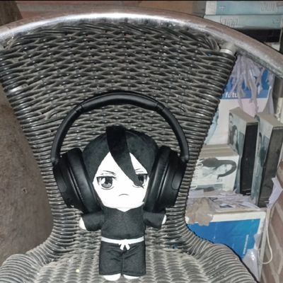 Danioxlol's profile picture. Imagina ser português e fazer cover😭