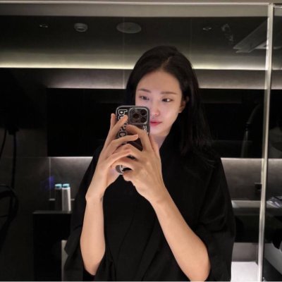 Tina62072667's profile picture. A princess? No. I’m the queen of my world 👑