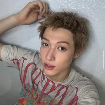 RENS2J's profile picture. kook + namu cc