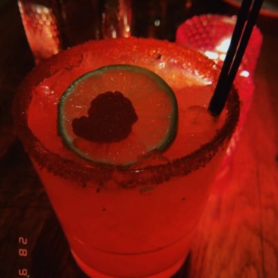 cocktailsbycrys's profile picture. 