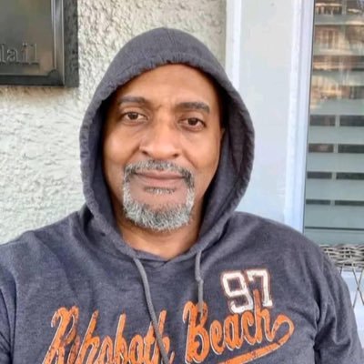 larrydrake21's profile picture. 