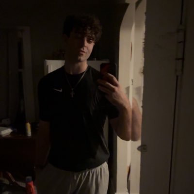 just a tall mf that can cook good food | Georgia and Bears fan | 22 | 6’6