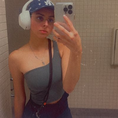 killasom's profile picture. baby i’m the end of june 🍉🌊🍓 money comes and goes but harry styles is forever 🪩