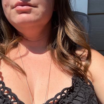 gott_sky's profile picture. 🌻🖤Tattoos & Rollerskates. Misses naps. Cat Mom.🖤🌻