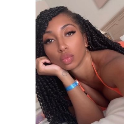 JassIsabella25's profile picture. UFC 🤼‍♀️ Hornets and Bucks 🏀