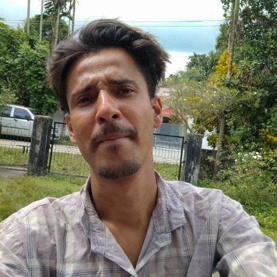 ব্যংগ কৰি ভাল পাও। ৰসৰাজ কণিষ্ঠ। প্ৰতিভাশীল নিবনুৱা আছিলো,এই বৃদ্ধ হোৱাত চৰকাৰে জলপাণি দিছে।মোৰ বয়স ৪কুৰি আৰু লগতে মই বুদ্ধিGB