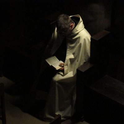 La Chiesa non permette niente ma perdona tutto. Il mondo permette tutto ma non perdona niente (G.K.Chesterton) † Cattolico romano
