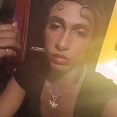 I have a a cum fetish I like to get my throat penetrated and nut 🥜 on my face and in my mouth 👄