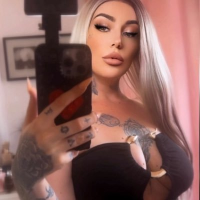 Goddessmandy1x's profile picture. FINDOM / FEMDOM / FEET / TECHDOM / 👑