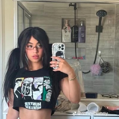 rinnibunny20277's profile picture. That girl w the Zelda tattoo 🖤 IG is my best platform