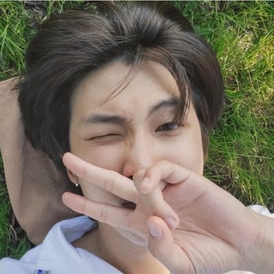 fan account 💜I'm a lazy as* person, but I'm diligently LOVE Bangtan. Not giving a single fvck on anything else coz we only die once. OT7