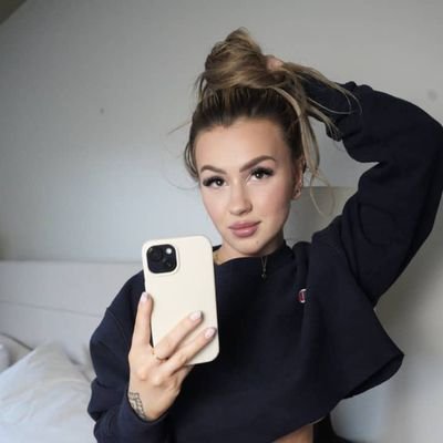 SharonSmit15635's profile picture. 