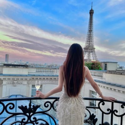 novitarenatalia's profile picture. 🦋 A dreamer who believes in magic—between fairytales, pastel skies, and the comfort of a cup of hot chocolate with marshmallows.