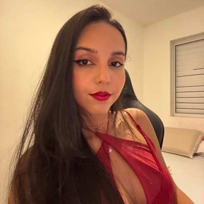 24y, politizada, faço engenharia elétrica, falo do Flamengo, sou EXTREMAMENTE nerd, jogo valorant e tft. ig: dani_vlf