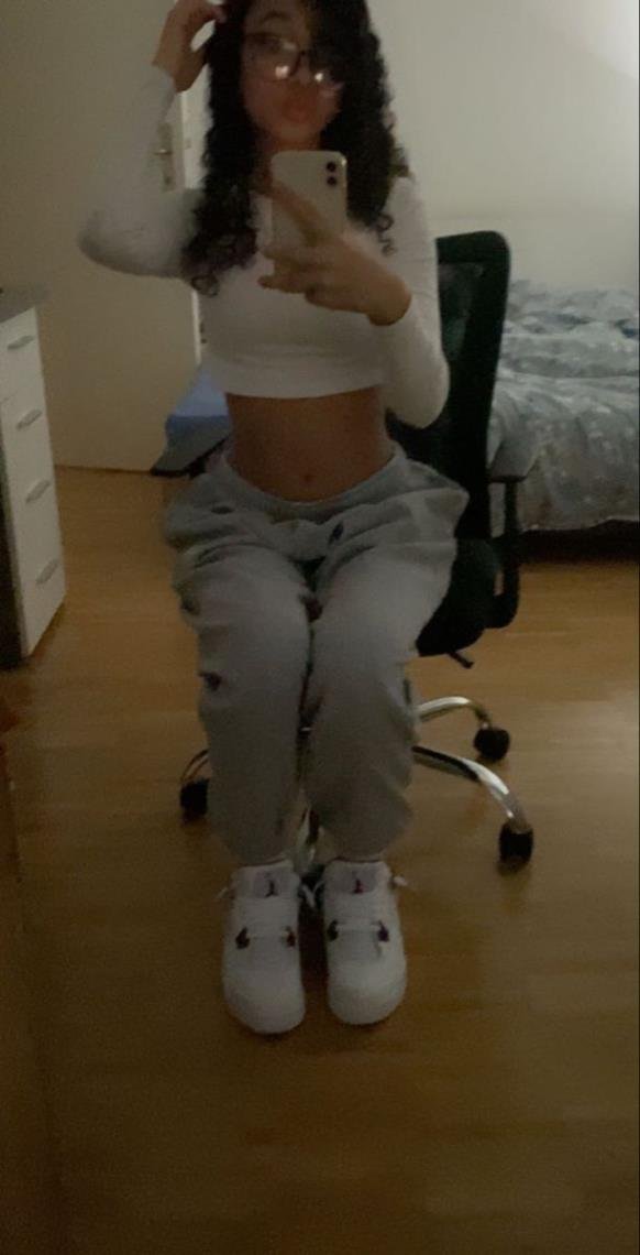 Renata_Marshal's profile picture. This is simply a spam page... Please check out my primary account @GiaAmberr