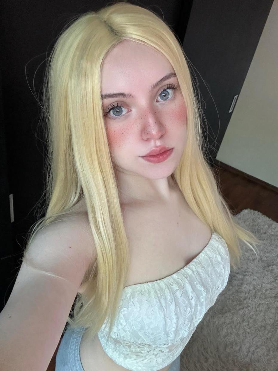18yo, starting college 🏫 | takes care of kids 👶