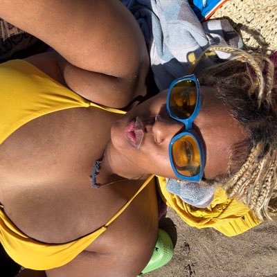 liyah5interlude's profile picture. she/her | 1920🕊