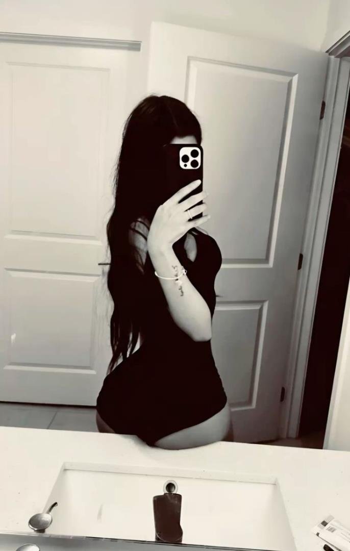 Inesella_Camez3's profile picture. This is only my spam page... Kindly support my main page @Gothygia