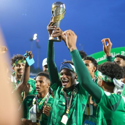 لاعب كرة قدم محترف بنادي الشباب و المنتخب السعودي/(سنابamjid.h) (انستا bn_hraj)