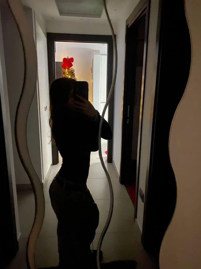 Zarella_Navas's profile picture. This is simply a side page... Please check out my real account @GiaaSummer