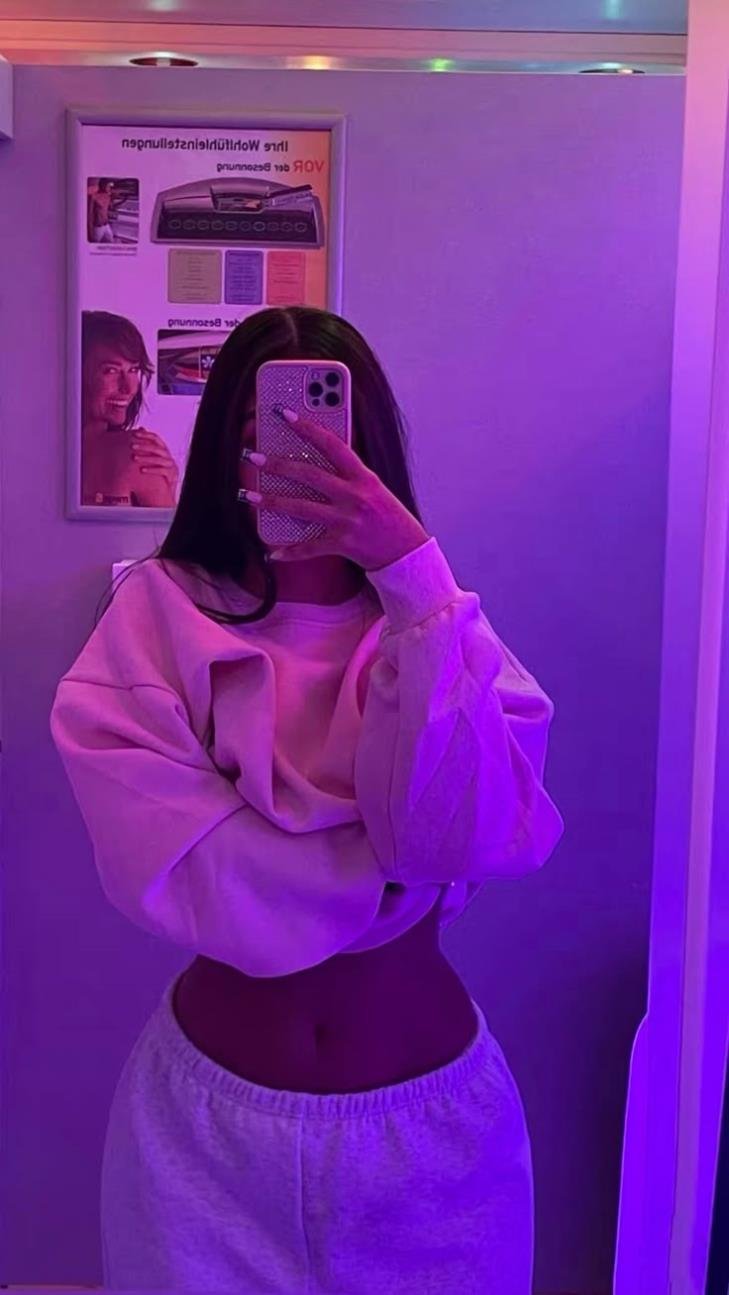 Luna_LawrenceB's profile picture. This is just a side page... Go ahead and check out my primary account @GiaaSummer