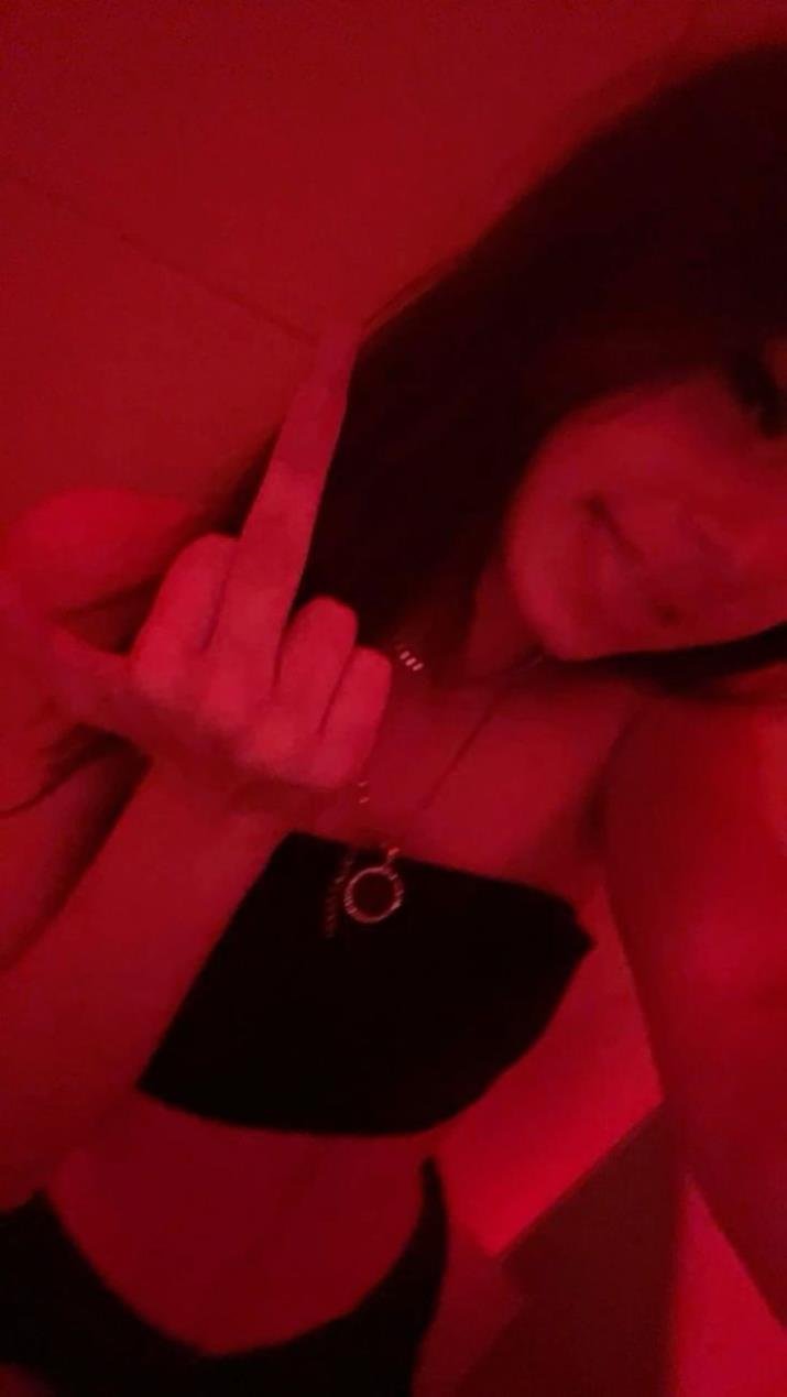 Aurara_Martins's profile picture. This is just a spam page... Go ahead and check out my main page @GiaaSummer