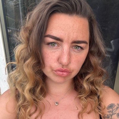 x_bethhburgg's profile picture. everything is temporary