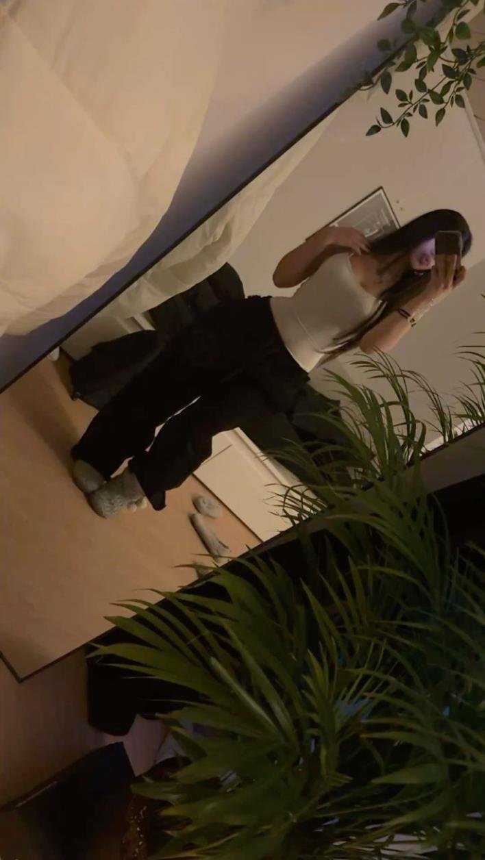 Larissa_Sander8's profile picture. This is just a spam page... Please follow my real account @GiaaSummer