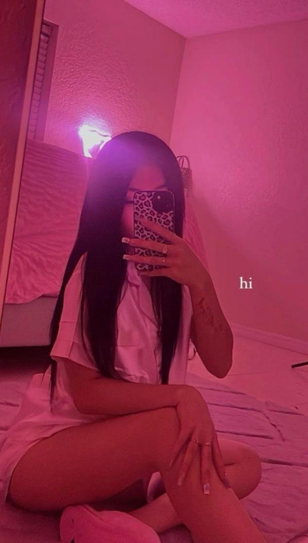 This is simply a spam page... Go ahead and follow my real account @GiaRainy