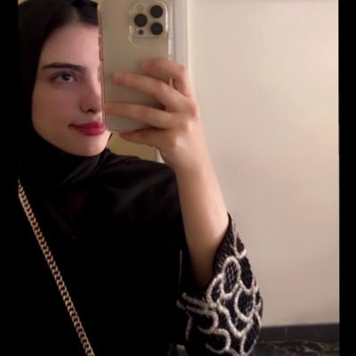 Muzna_drera's profile picture. 