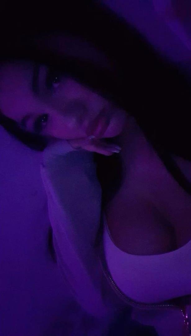 Valana_Mixe's profile picture. This is simply a spam page... Go ahead and follow my real account @GiaRainy