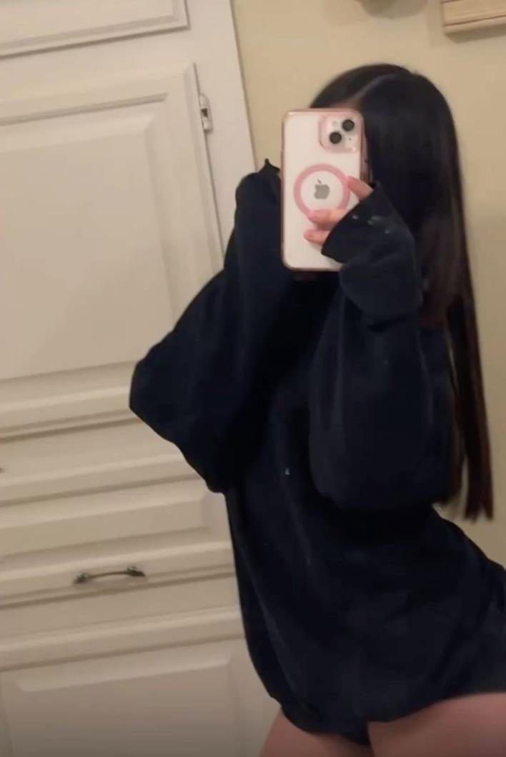 Estia_Menas's profile picture. This is only my spam page... Go ahead and support my real account @GiaRainy