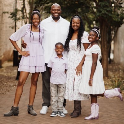 @IlliniFootball Co-Defensive Coordinator/DL #FamILLy #HTTO