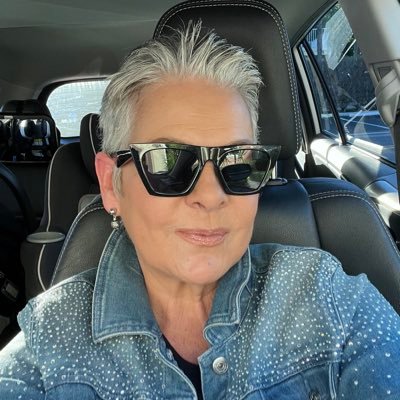 RosmaryNow's profile picture. Own voice, critical thinking, and no compromises. Independent mind, sharp insight, and no concessions.