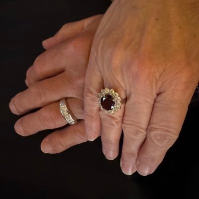 paulaksm47's profile picture. 