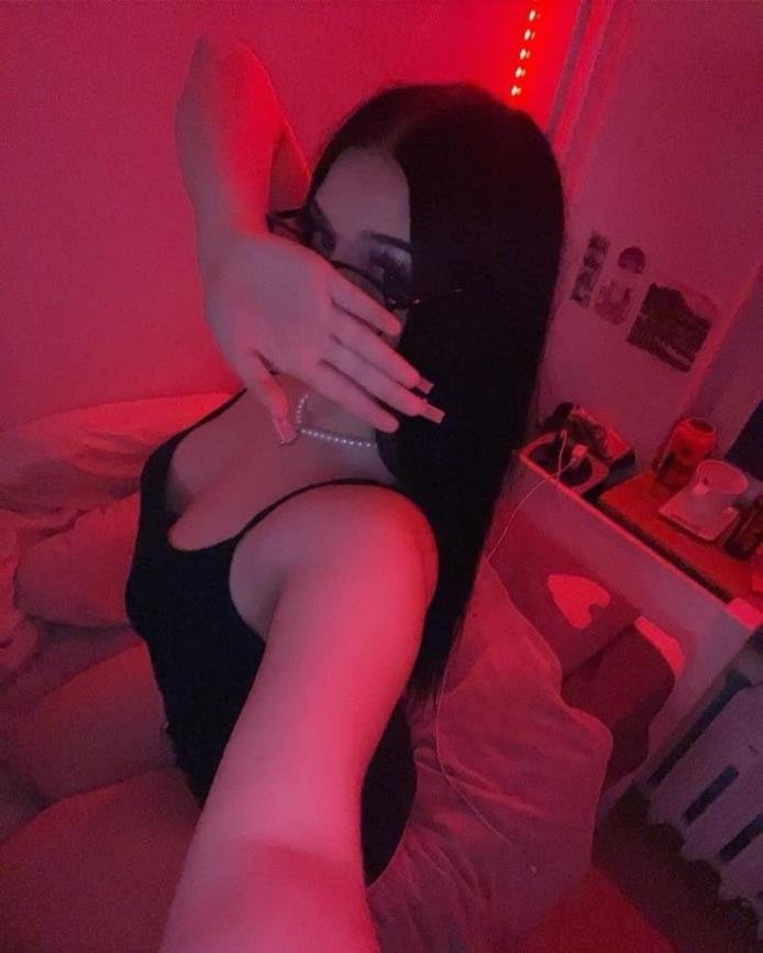 Carmen_Cunha5's profile picture. This is only my spam page... Go ahead and check out my main page @GianaaWinterr