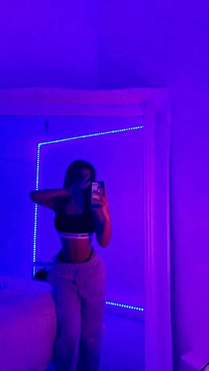 Inesora_NavalO's profile picture. This is only a side page... Go ahead and support my main page @GianaaWinterr