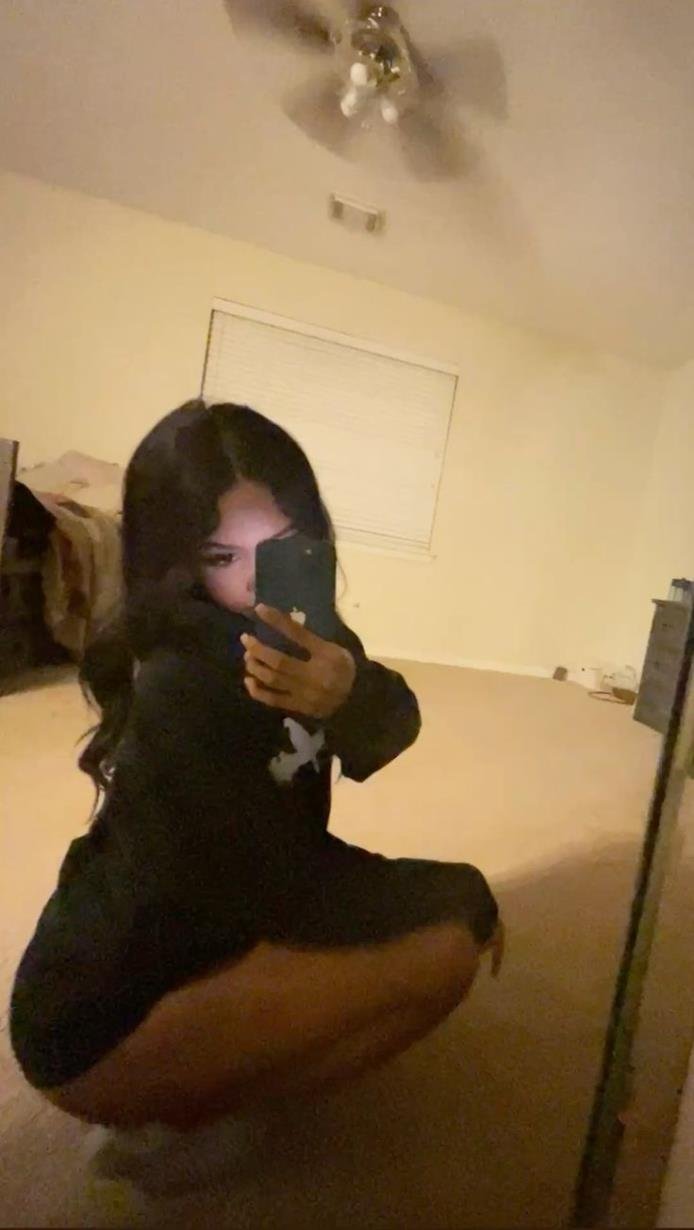 This is simply a side page... Go ahead and support my real account @GianiSummer