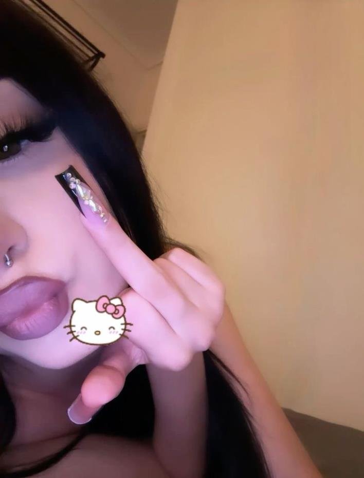 Isabel_Pinheire's profile picture. This is simply a side page... Please support my main page @GianiSummer